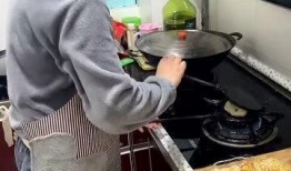 烧饼父母爆料是真的吗视频,烧饼父母爆料视频真实性揭秘