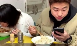 腌菜夫妇邻居爆料视频大全,揭秘邻里间的温馨故事与生活点滴