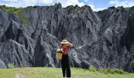 格萨尔王在线观看,传奇英雄的奇幻征程，在线观看带你领略史诗魅力