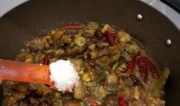 爆料牛肉盖浇饭怎么做视频,一招解锁美味家常菜