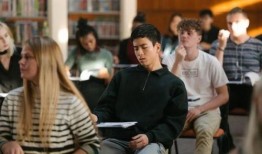 天才枪手在线观看高清,揭秘天才与命运的抗争，高清在线观看，一触即发！